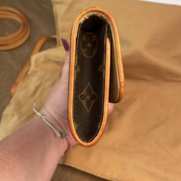 Louis Vuitton Pochette Twin - Picture 6 of 11